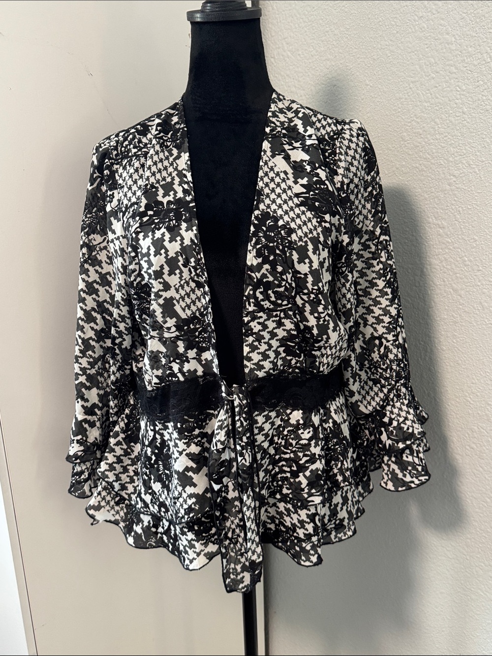 Black & White Printed Lace-Trim Blouse